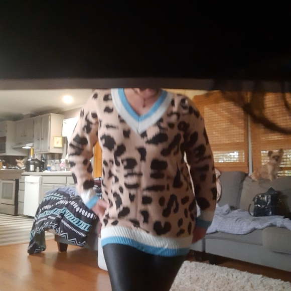 animal 1left print  sweater - Picture 7 of 9